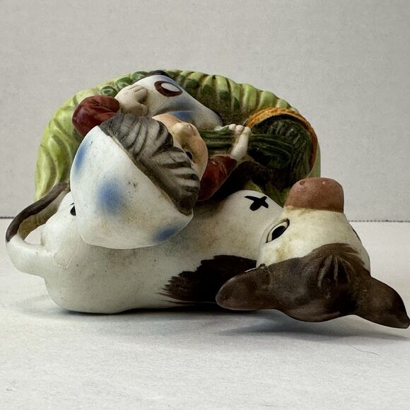 Young Maiden Girl w/Cow Ceramic Figurine Red/Green/White Unbranded Vintage Farm - Picture 6 of 9